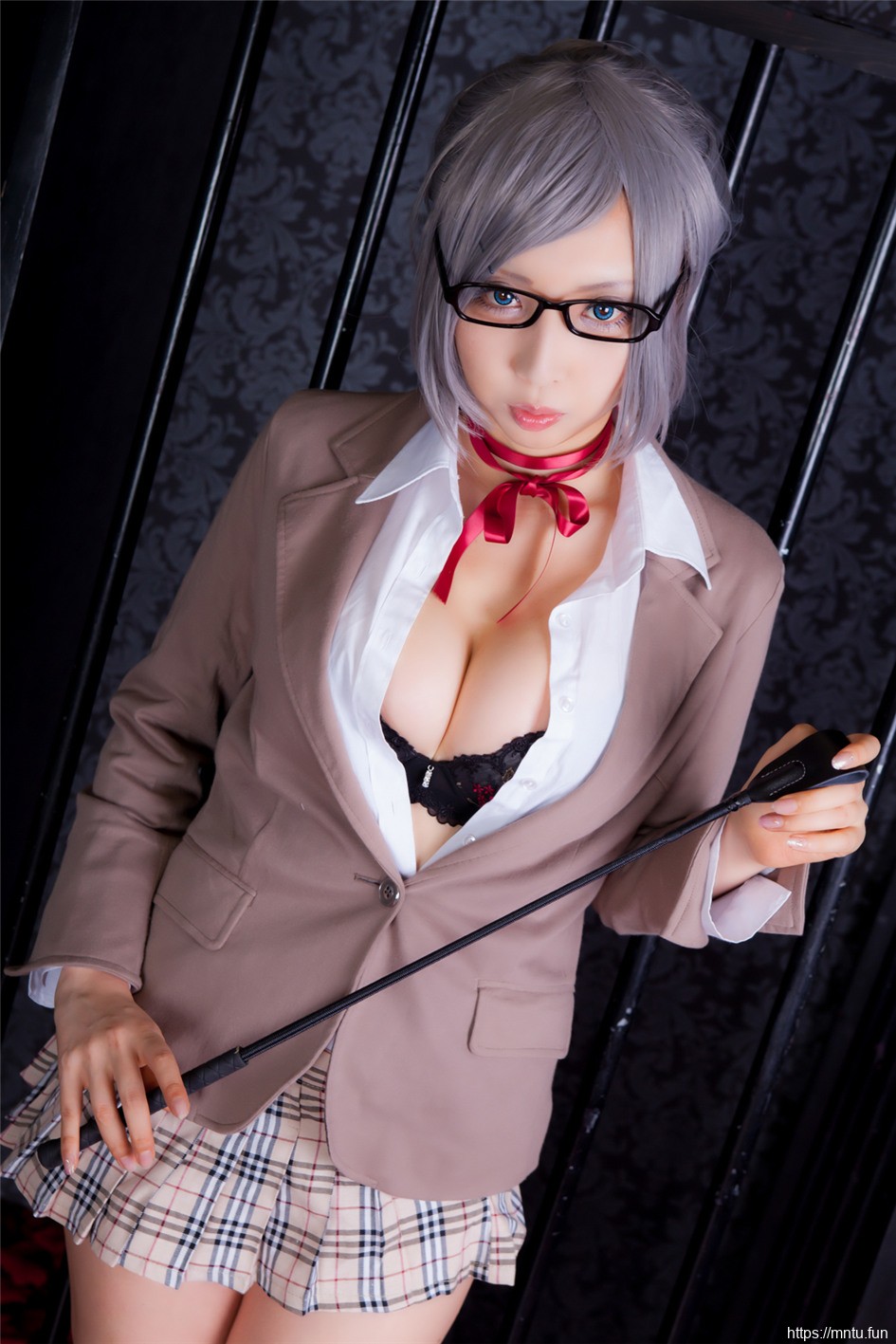 性感美女丰满巨乳cosplay监狱学园调教员芽衣子