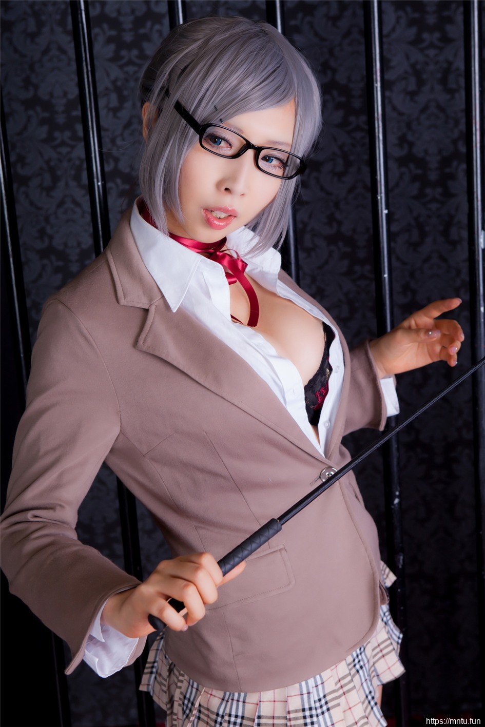 性感美女丰满巨乳cosplay监狱学园调教员芽衣子