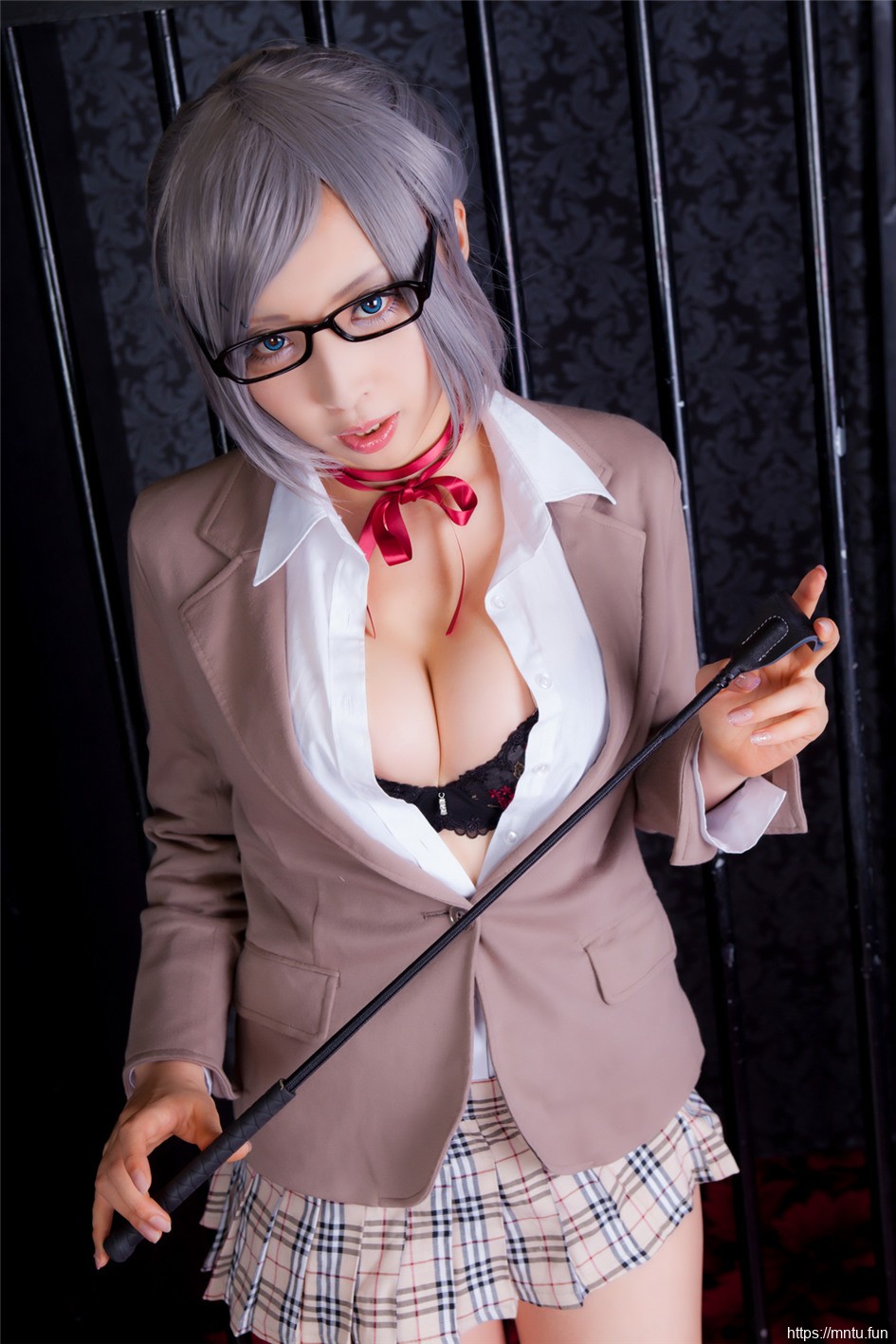 性感美女丰满巨乳cosplay监狱学园调教员芽衣子