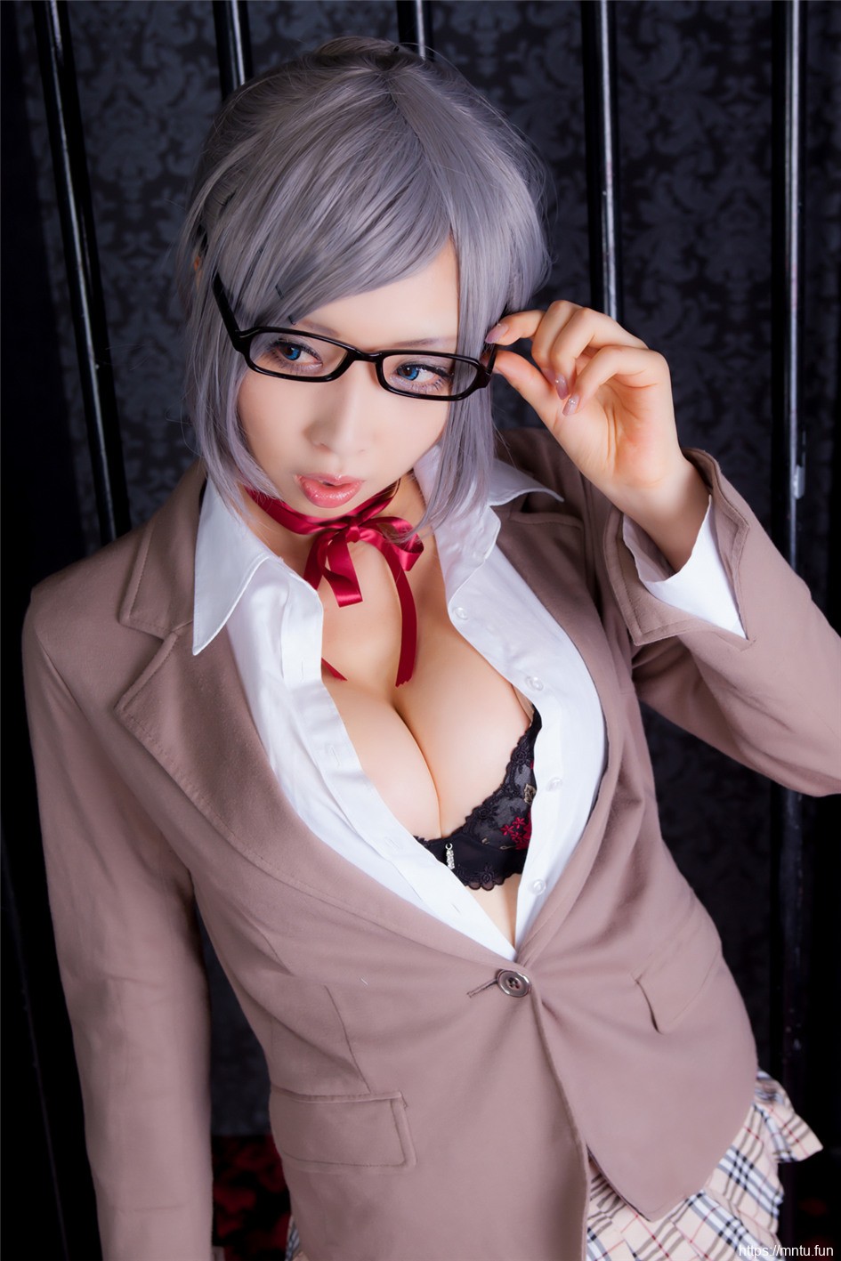 性感美女丰满巨乳cosplay监狱学园调教员芽衣子