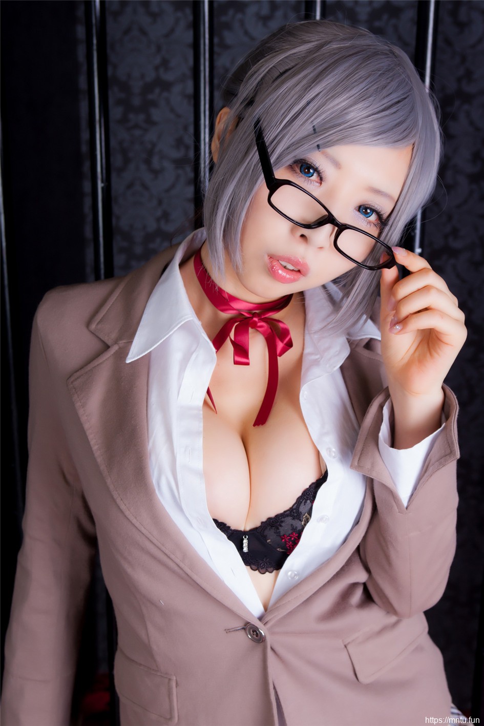 性感美女丰满巨乳cosplay监狱学园调教员芽衣子