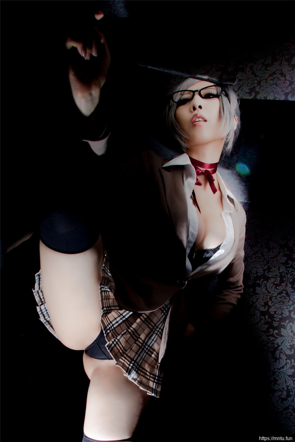 性感美女丰满巨乳cosplay监狱学园调教员芽衣子