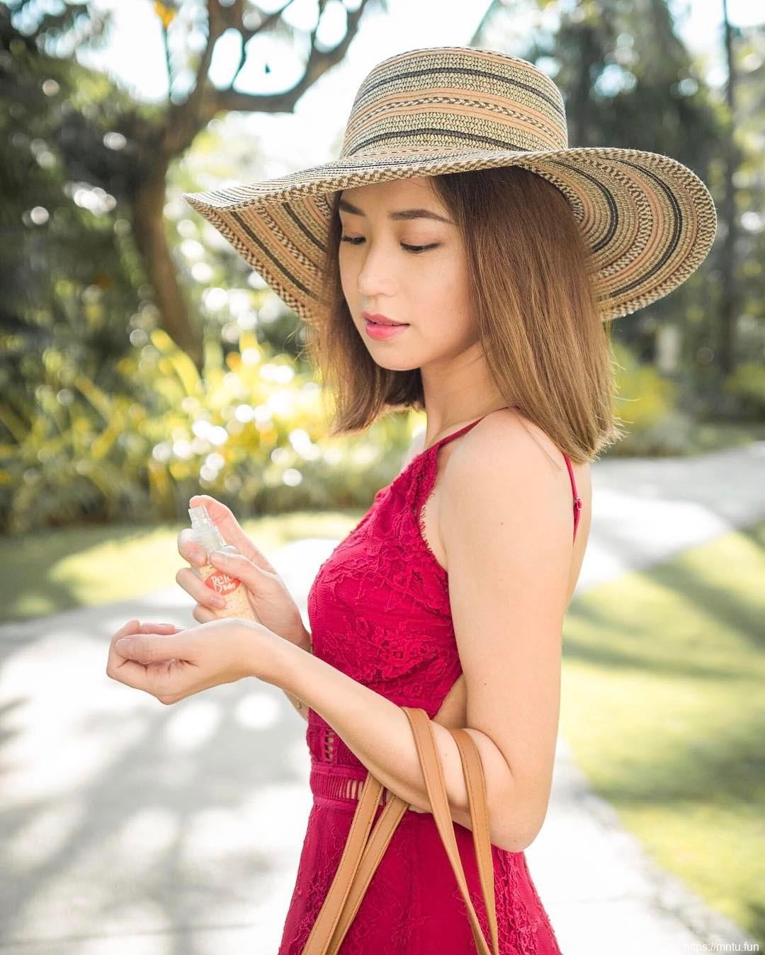 90后美女童安琪Olivia美乳写真