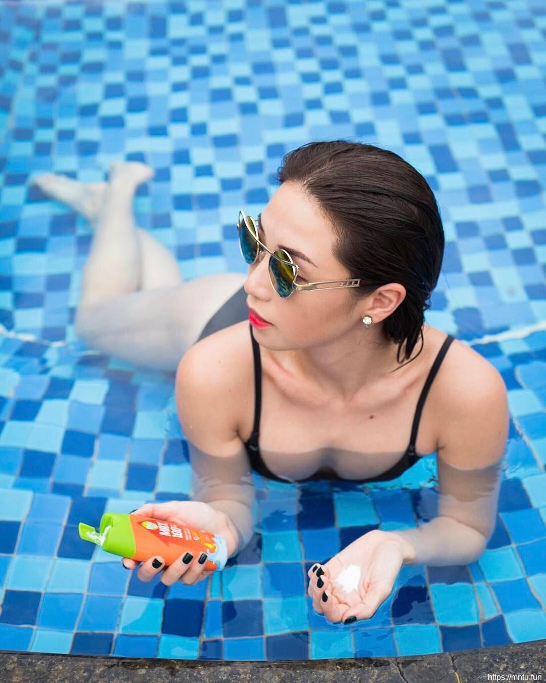 90后美女童安琪Olivia美乳写真