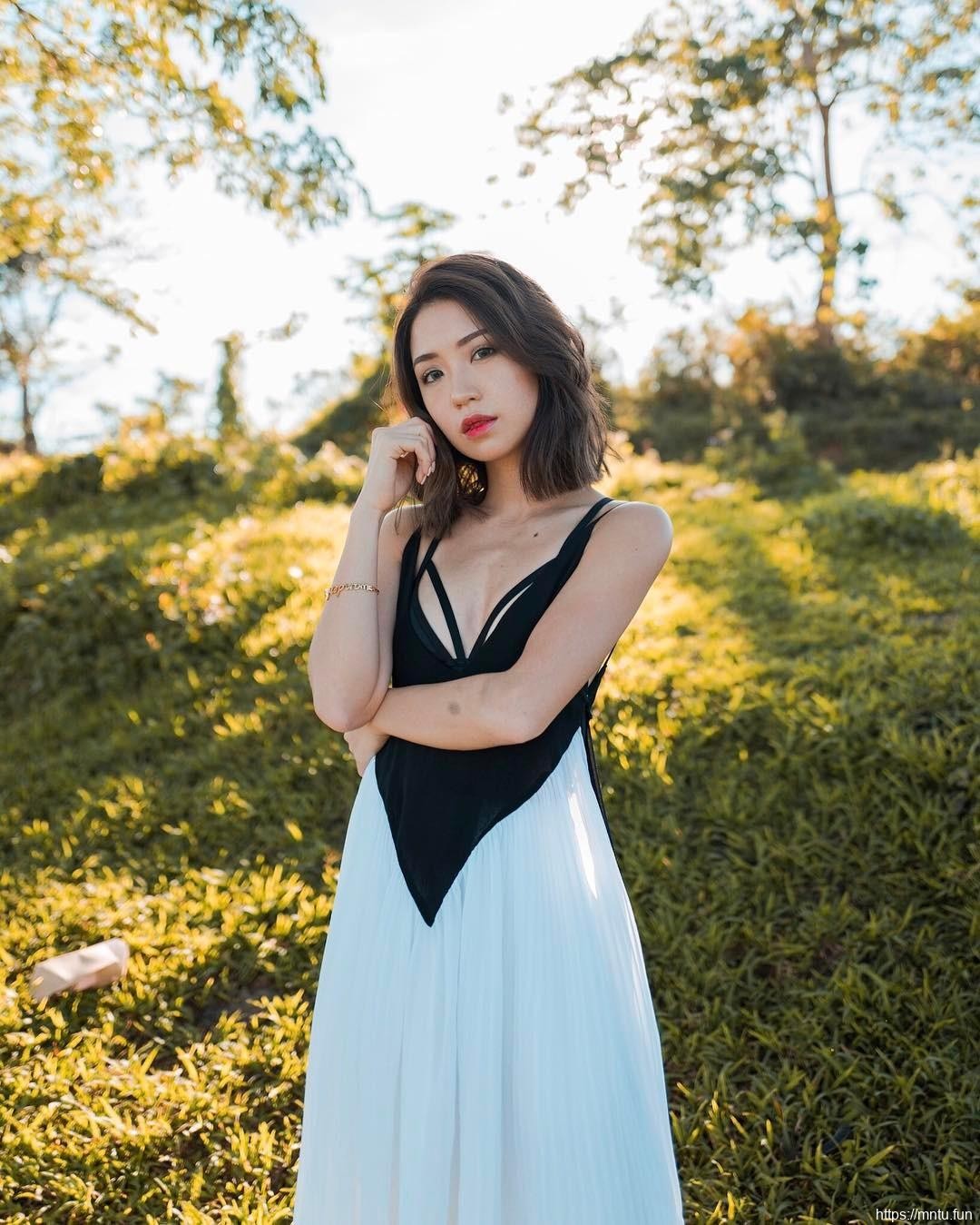 90后美女童安琪Olivia美乳写真