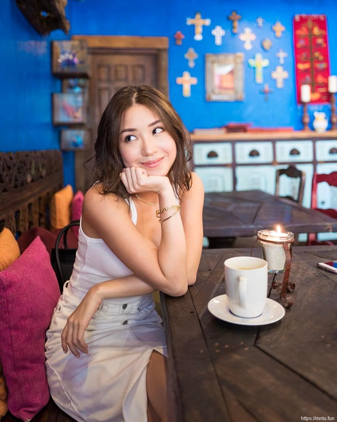 90后美女童安琪Olivia美乳写真