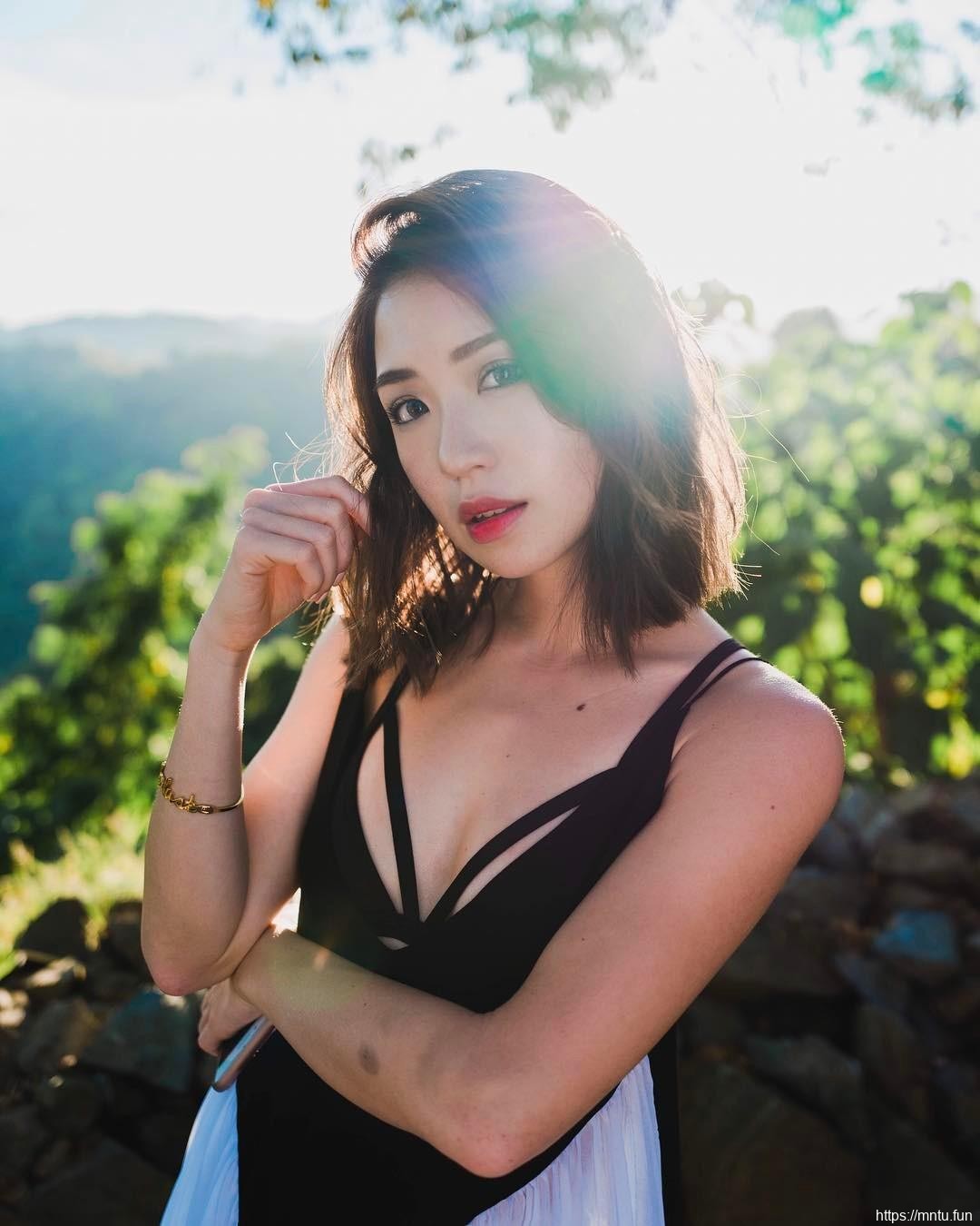 90后美女童安琪Olivia美乳写真