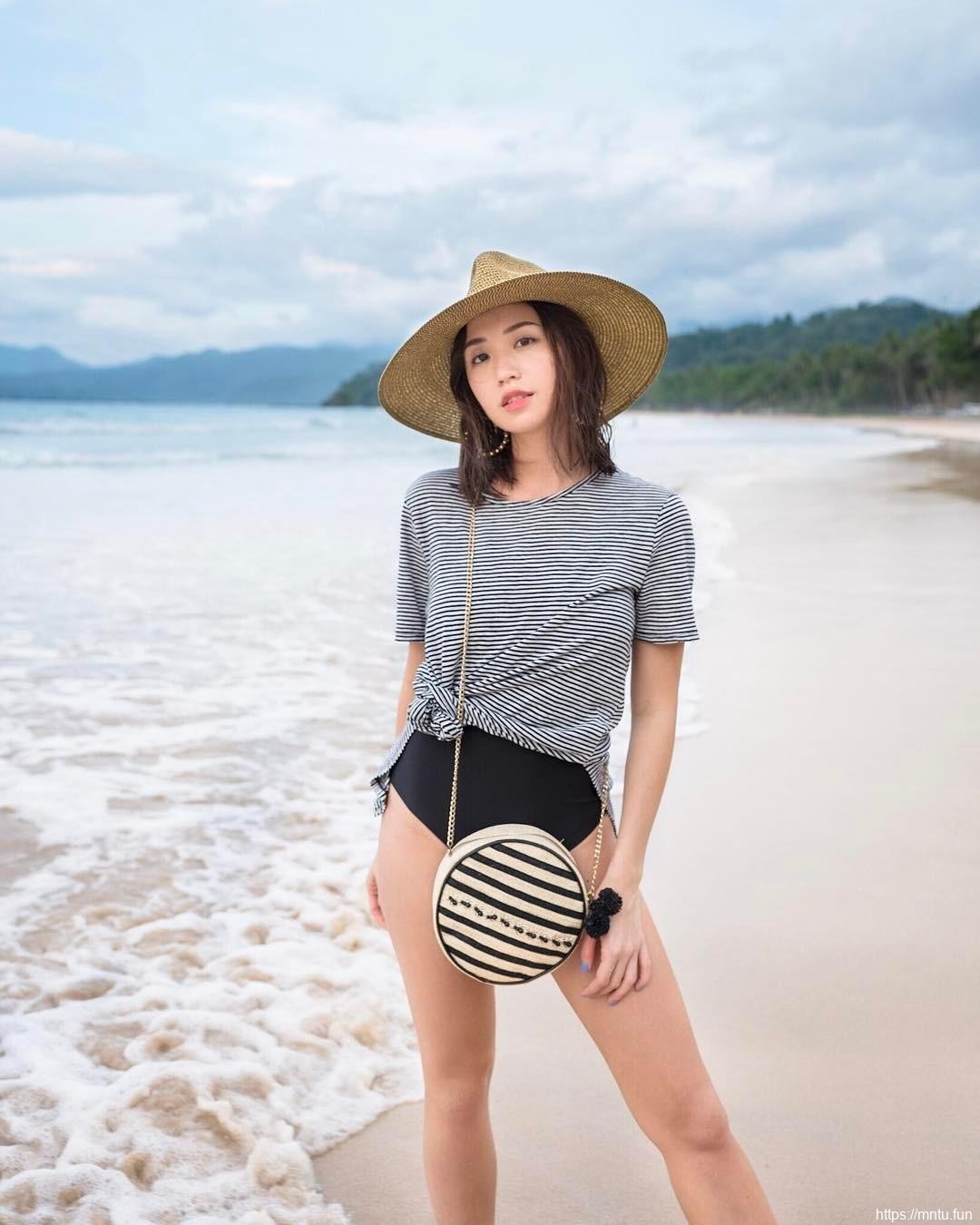 90后美女童安琪Olivia美乳写真