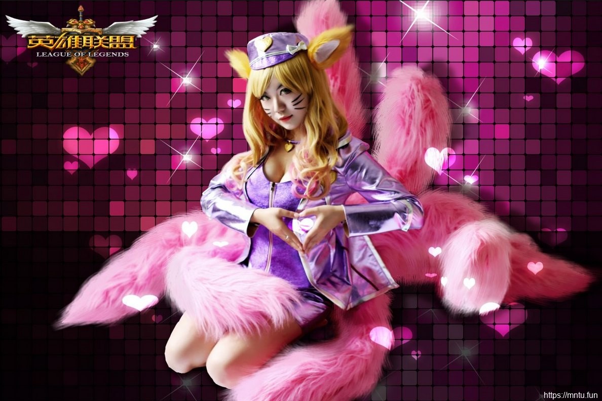 性感美女白皙美胸cosplay英雄联盟阿狸美图