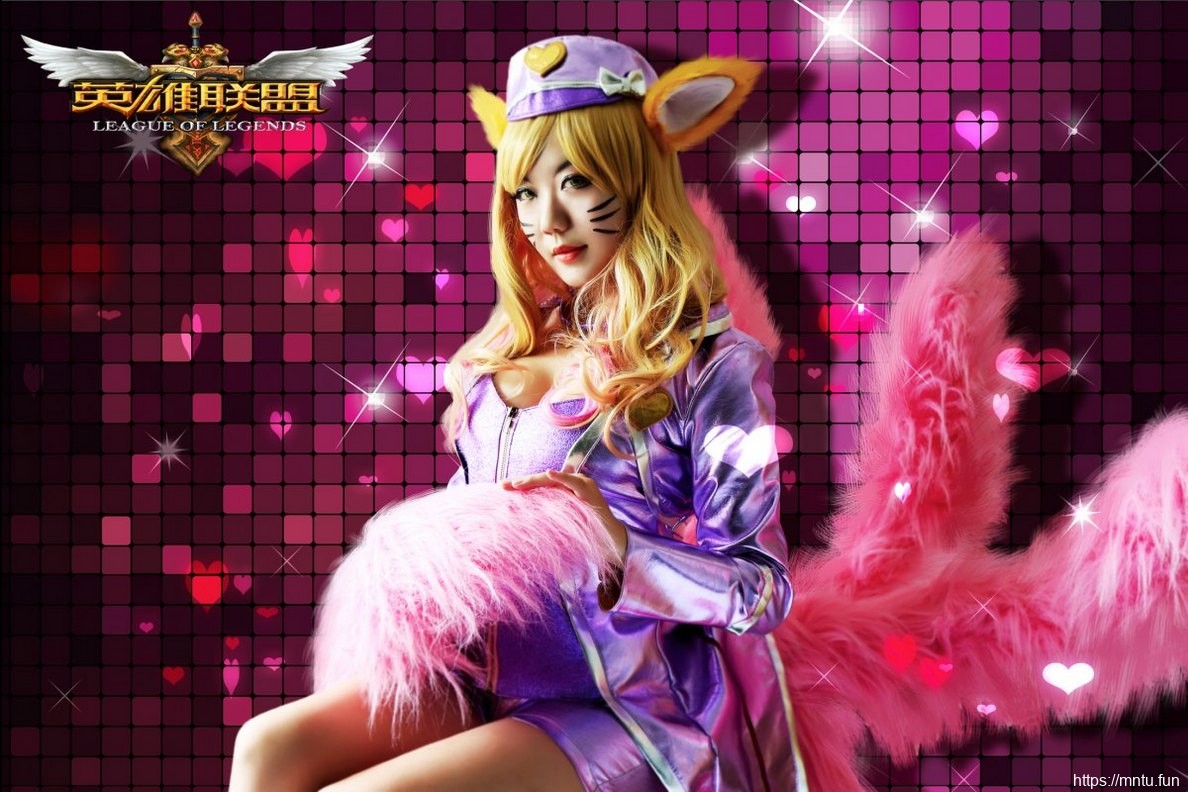 性感美女白皙美胸cosplay英雄联盟阿狸美图