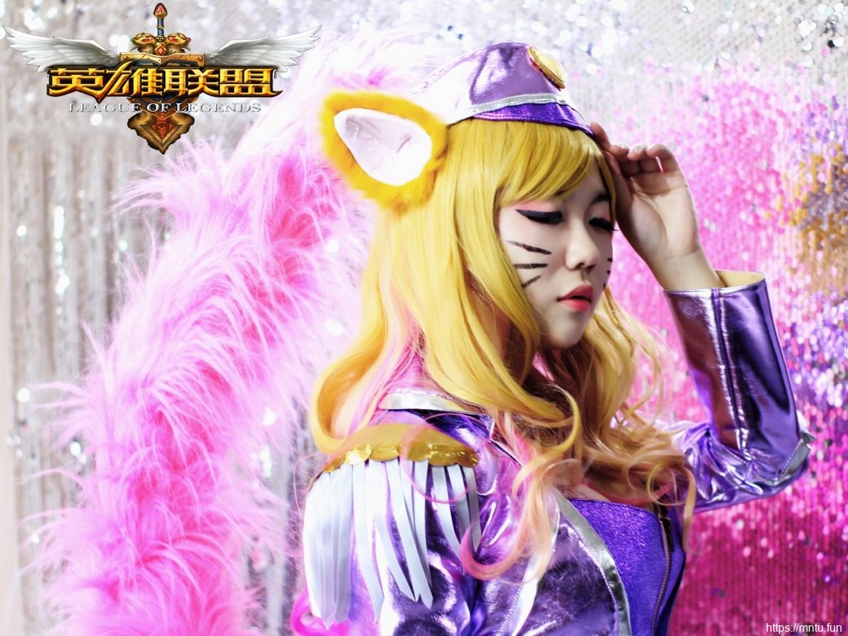 性感美女白皙美胸cosplay英雄联盟阿狸美图