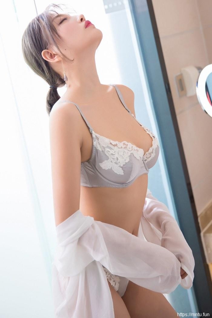 甜美女神变身性感兔女郎