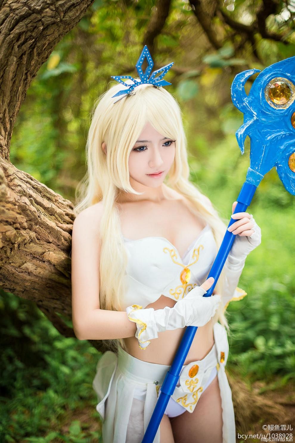 白嫩美女鳗鱼霏儿Cosplay英雄联盟风女