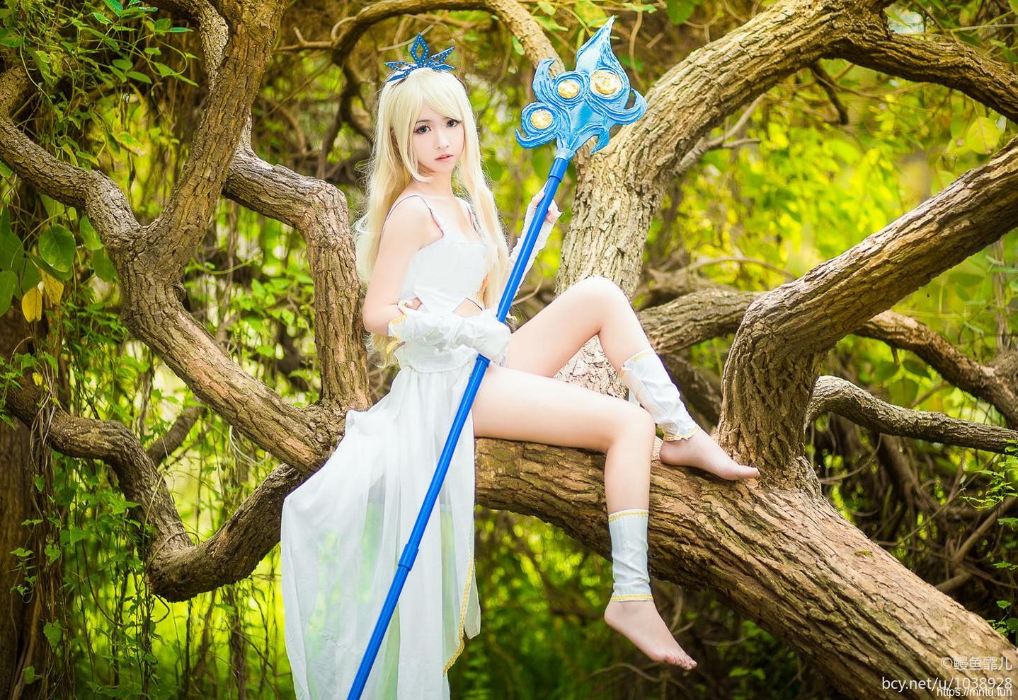 白嫩美女鳗鱼霏儿Cosplay英雄联盟风女