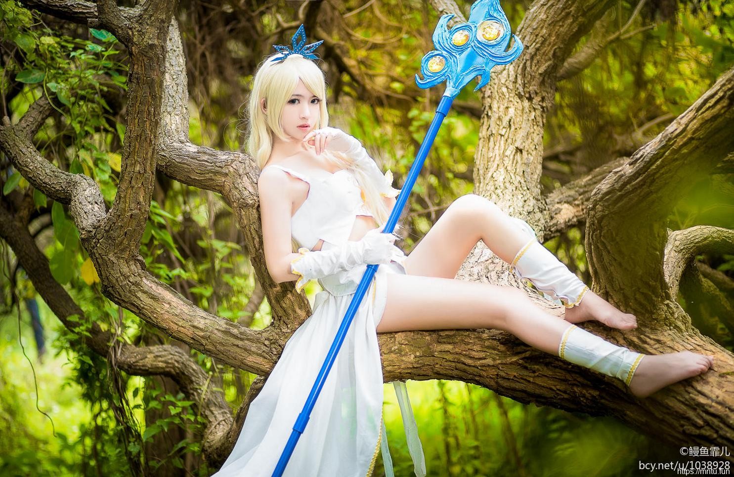白嫩美女鳗鱼霏儿Cosplay英雄联盟风女