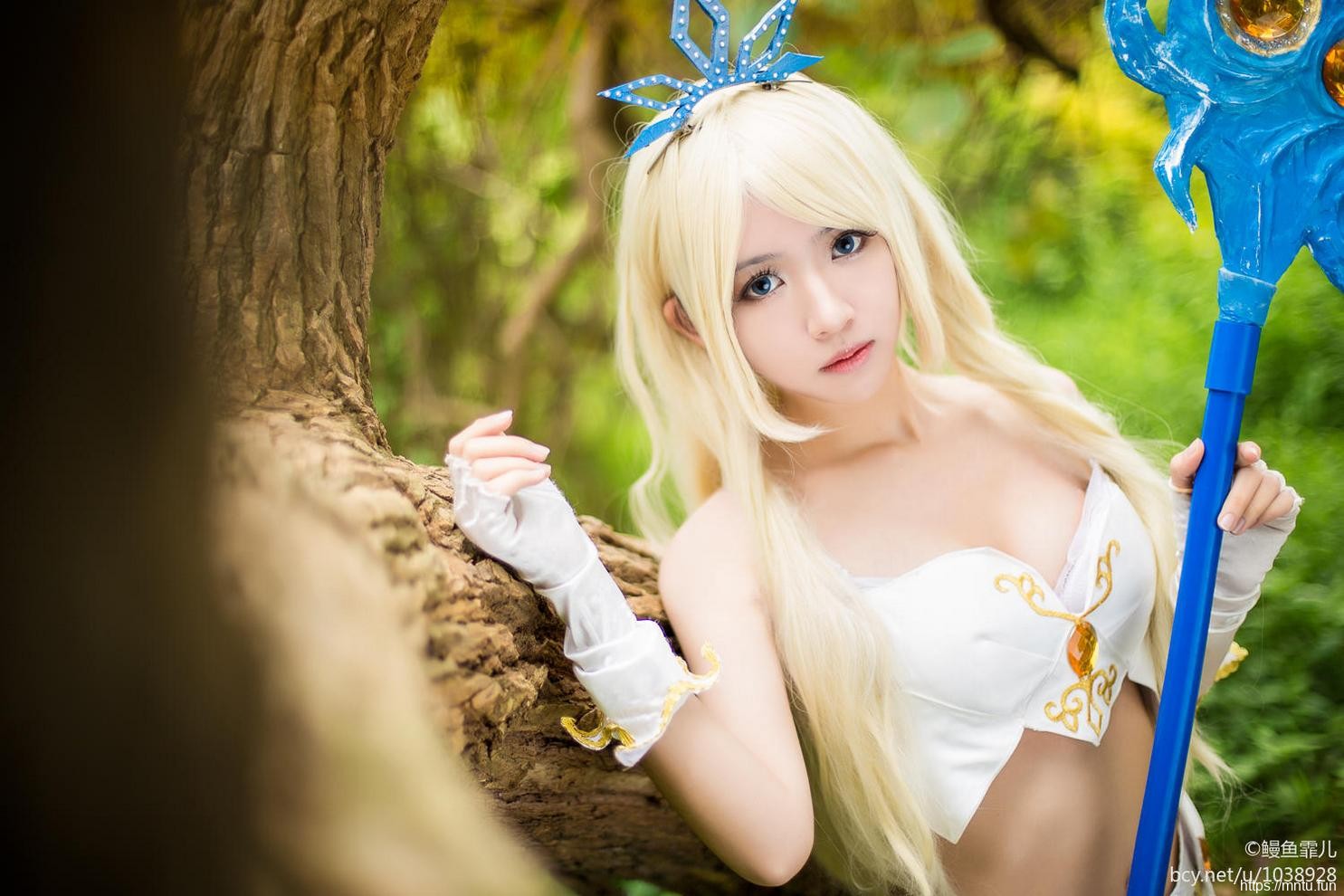 白嫩美女鳗鱼霏儿Cosplay英雄联盟风女