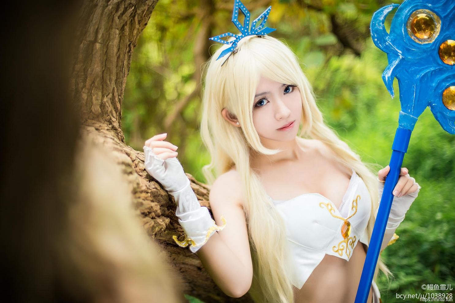 白嫩美女鳗鱼霏儿Cosplay英雄联盟风女