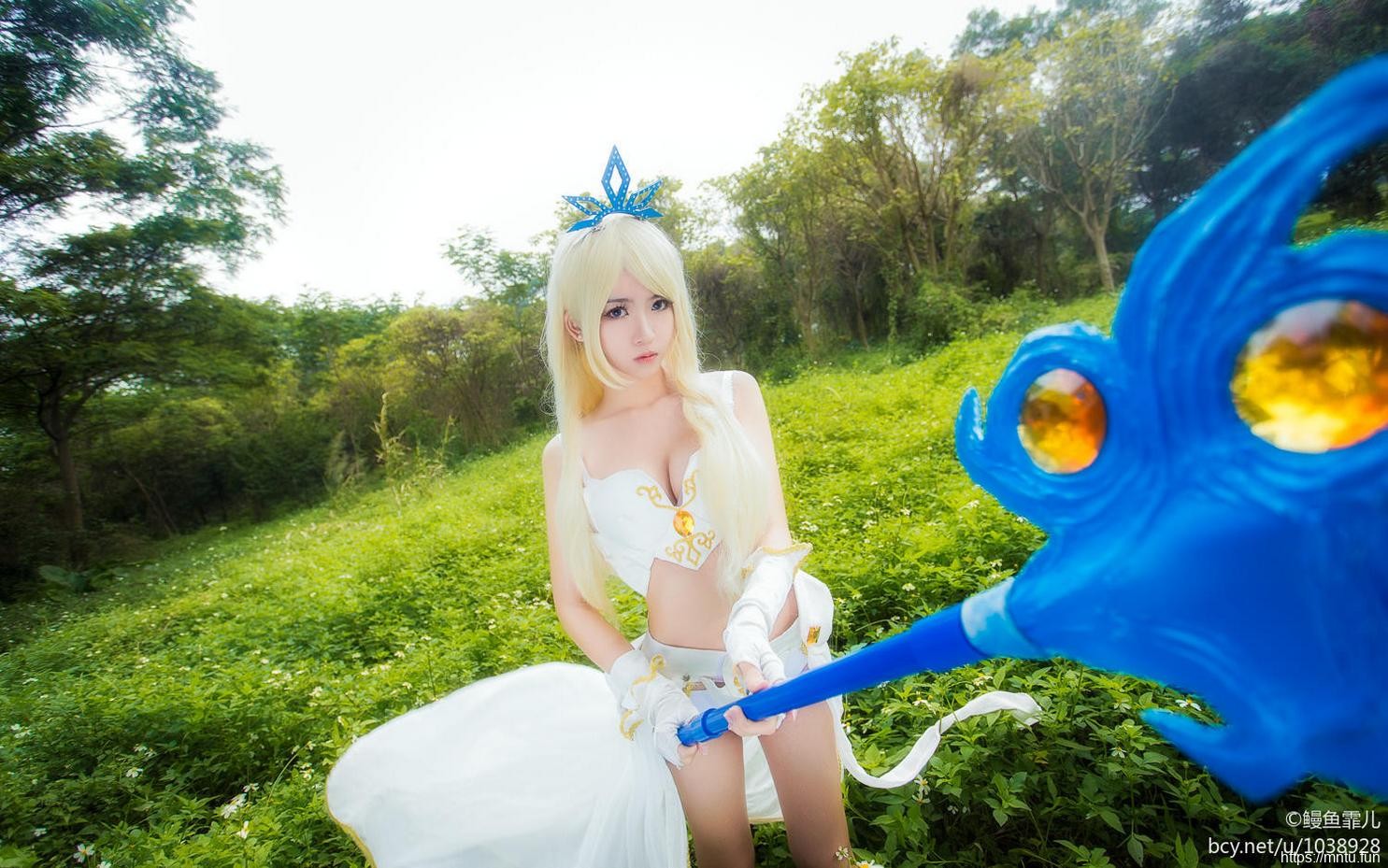 白嫩美女鳗鱼霏儿Cosplay英雄联盟风女
