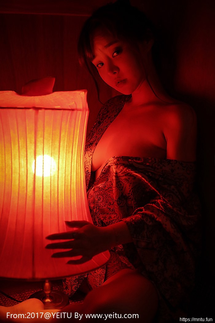 菠萝社柳侑绮童颜巨乳比基尼COS出包王女菈菈