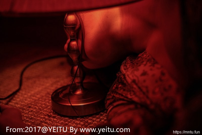 菠萝社柳侑绮童颜巨乳比基尼COS出包王女菈菈