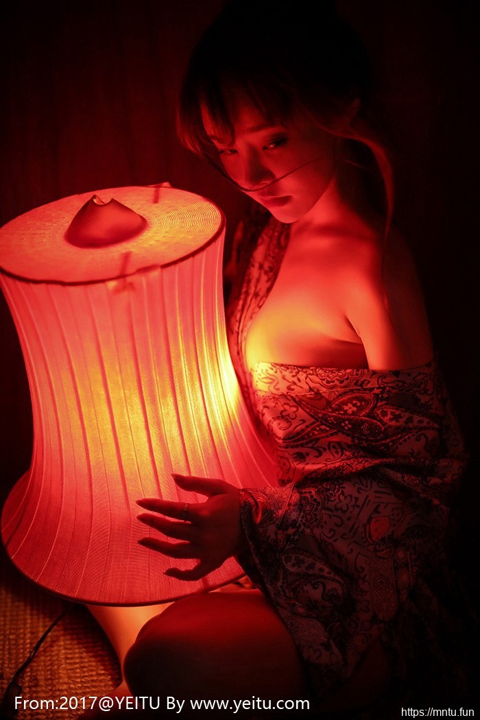 菠萝社柳侑绮童颜巨乳比基尼COS出包王女菈菈