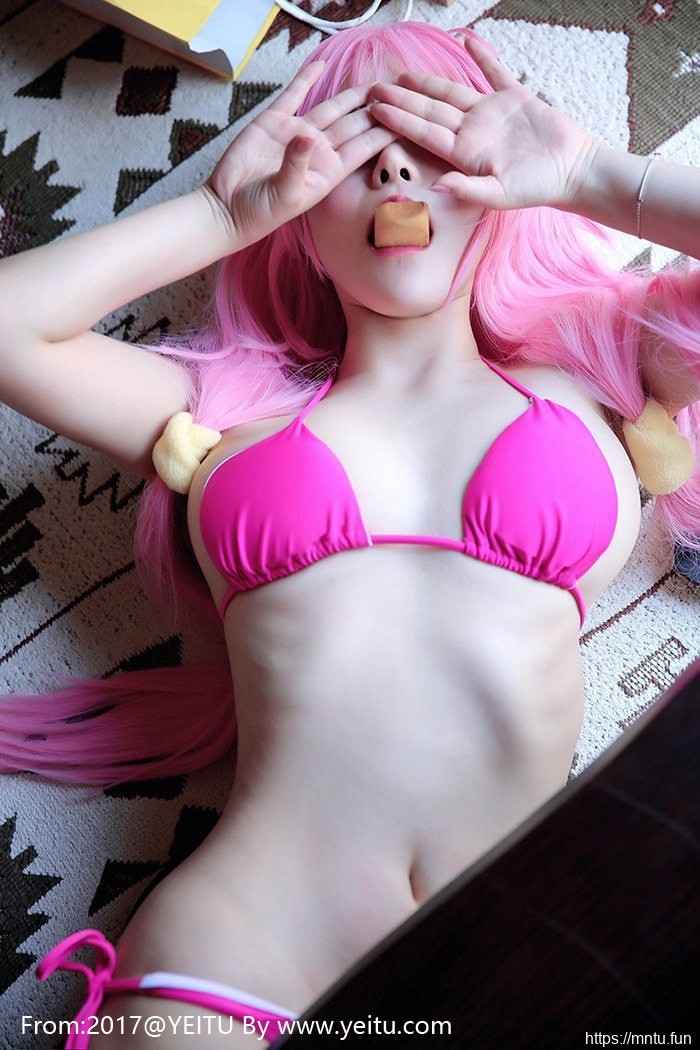 菠萝社柳侑绮童颜巨乳比基尼COS出包王女菈菈