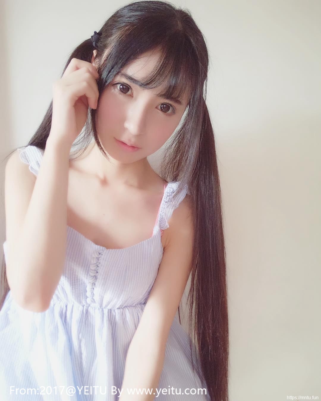 正妹Coser奶果酱治愈系学生制服乖巧亮丽迷人