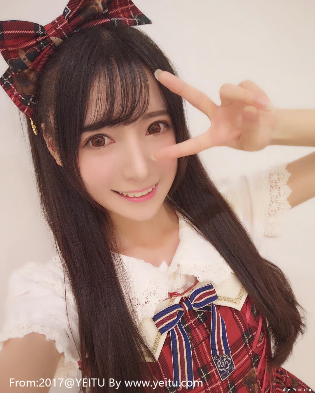 正妹Coser奶果酱治愈系学生制服乖巧亮丽迷人