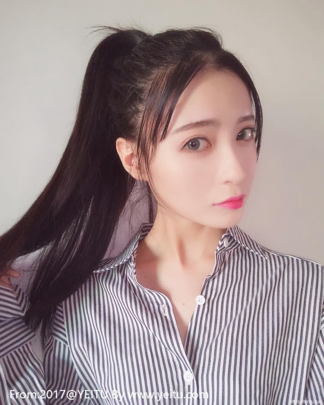 正妹Coser奶果酱治愈系学生制服乖巧亮丽迷人