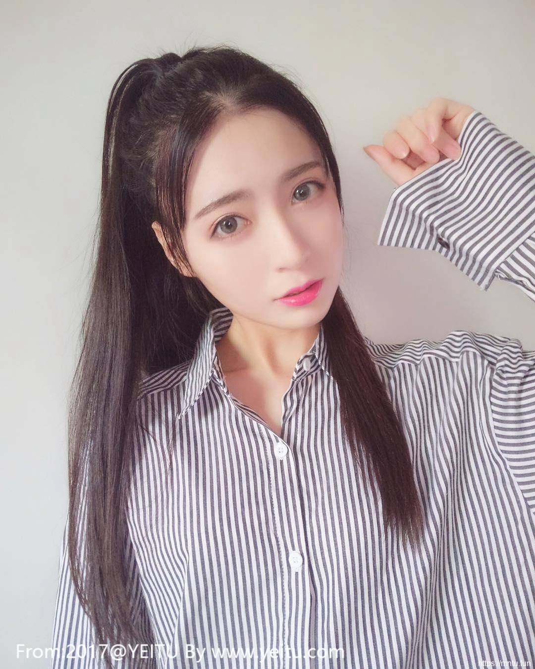 正妹Coser奶果酱治愈系学生制服乖巧亮丽迷人