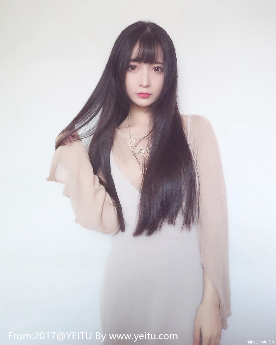 正妹Coser奶果酱治愈系学生制服乖巧亮丽迷人