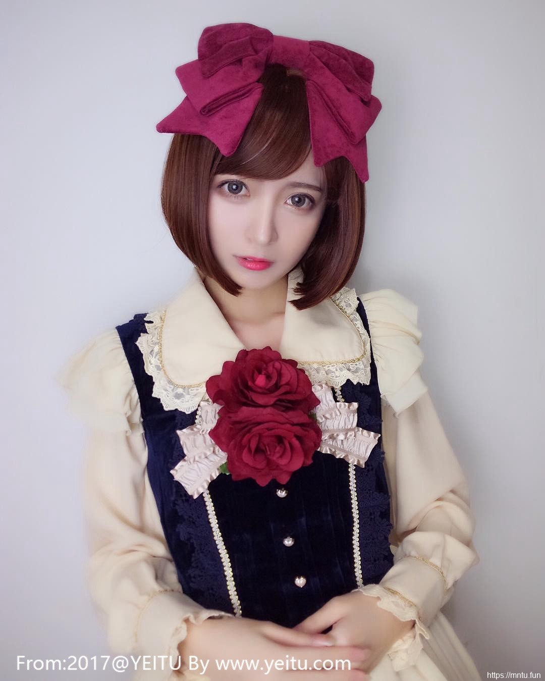 正妹Coser奶果酱治愈系学生制服乖巧亮丽迷人