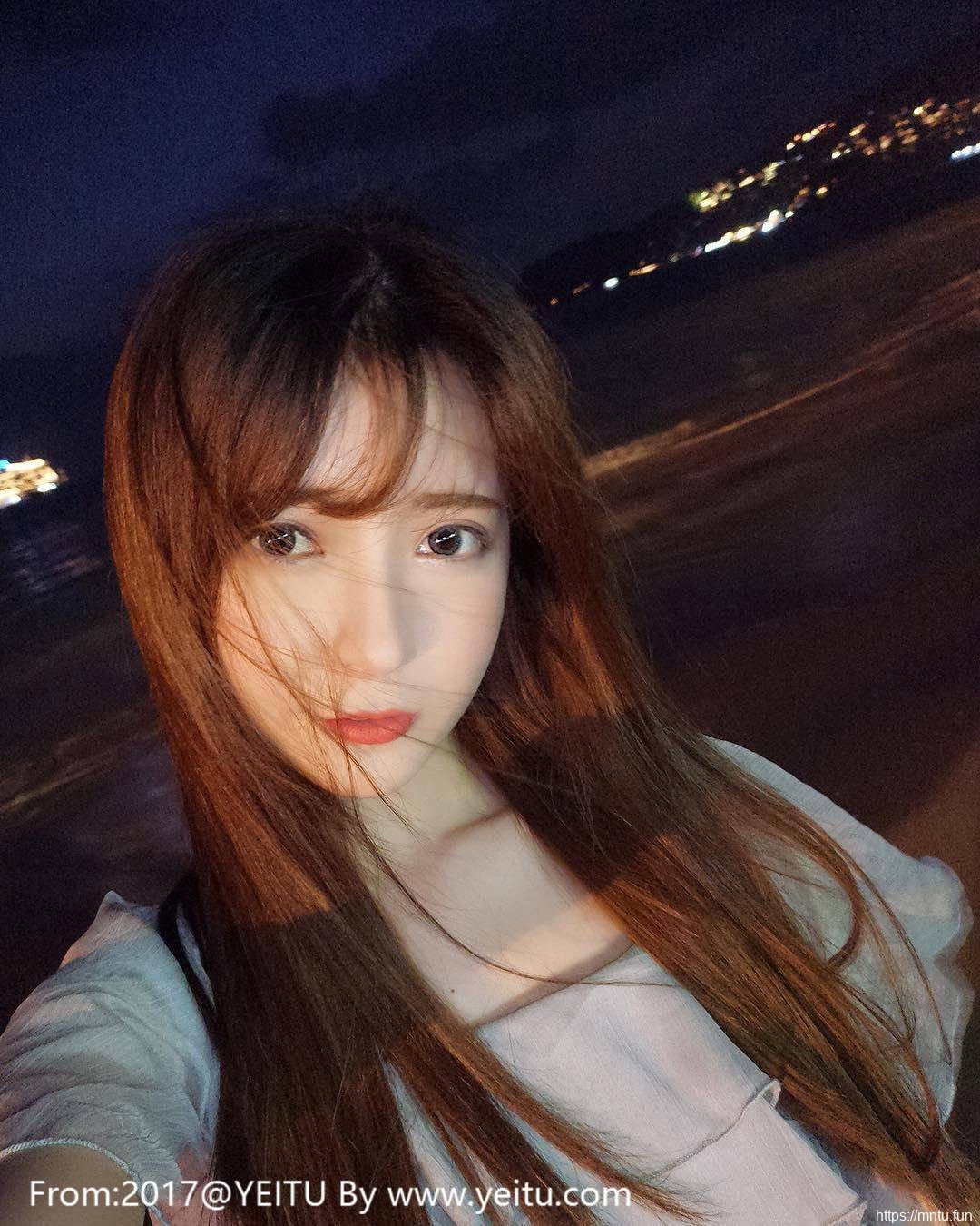 正妹Coser奶果酱治愈系学生制服乖巧亮丽迷人