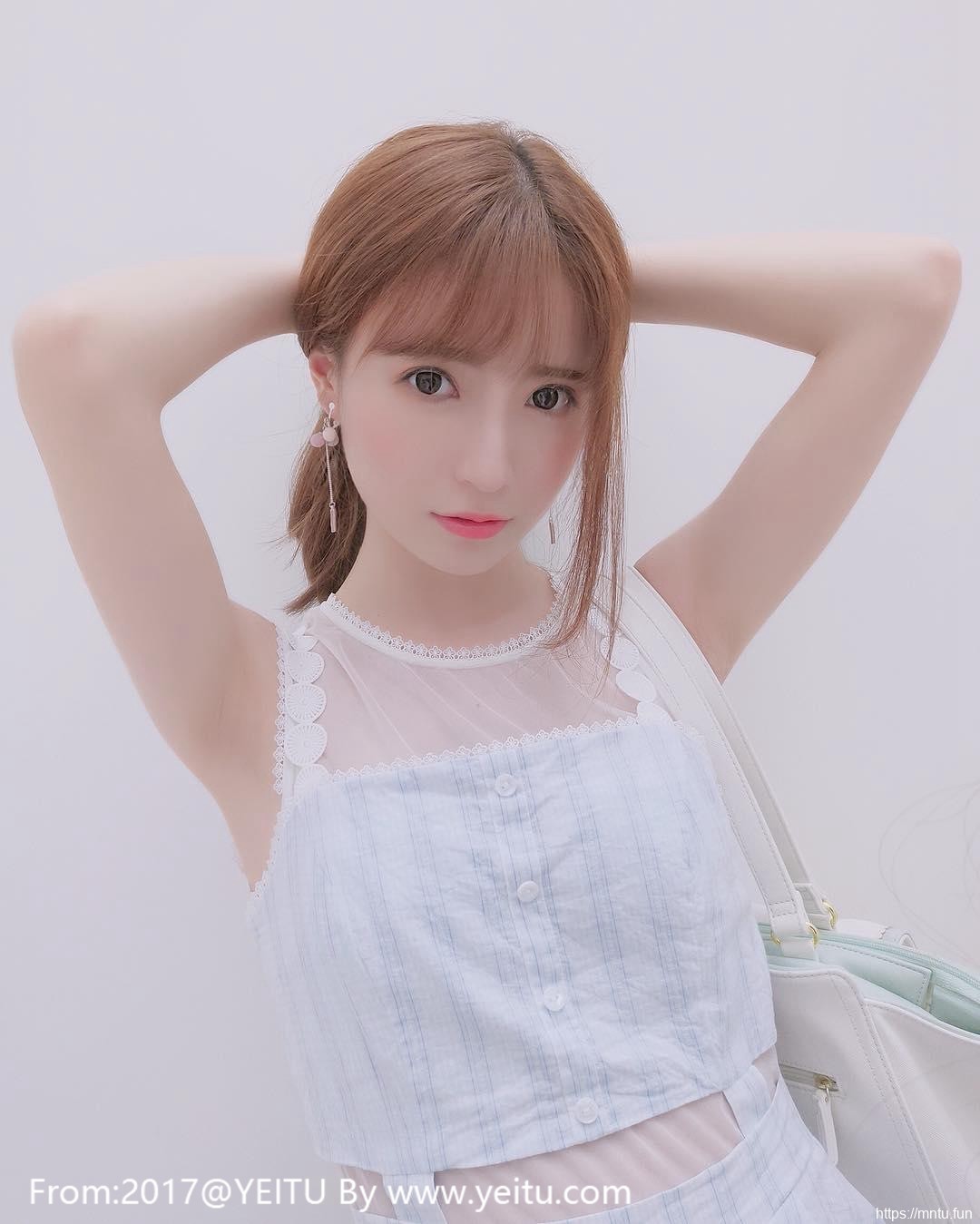 正妹Coser奶果酱治愈系学生制服乖巧亮丽迷人