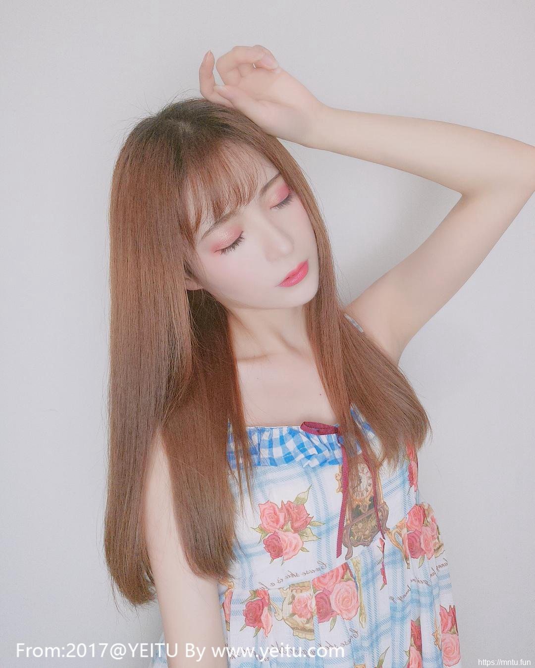 正妹Coser奶果酱治愈系学生制服乖巧亮丽迷人