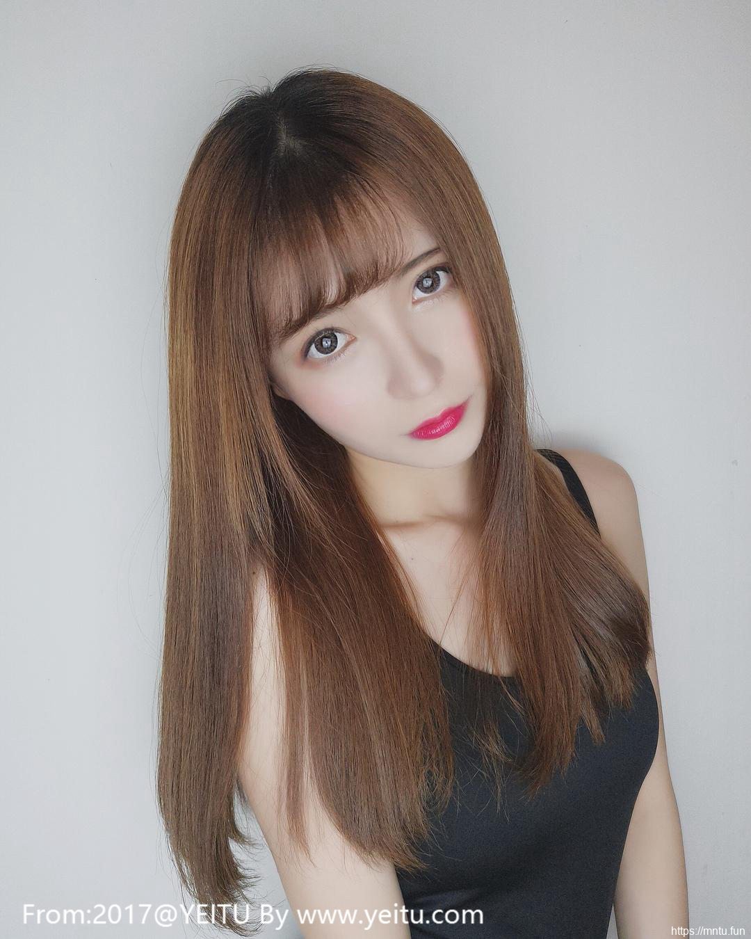 正妹Coser奶果酱治愈系学生制服乖巧亮丽迷人