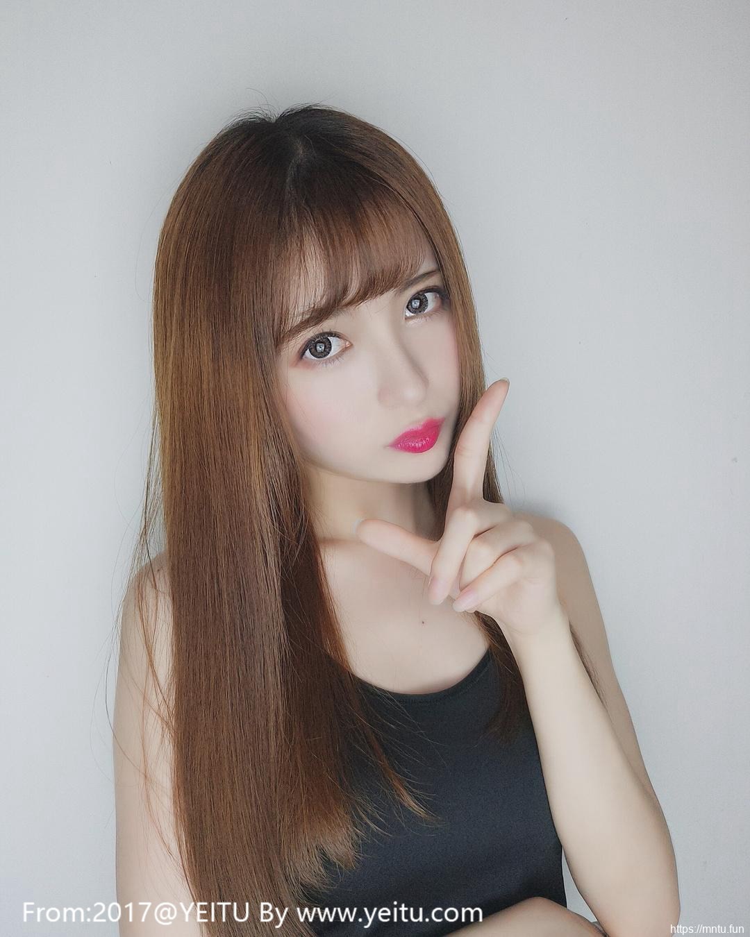 正妹Coser奶果酱治愈系学生制服乖巧亮丽迷人