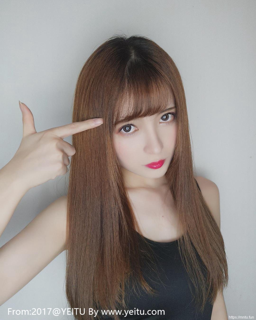 正妹Coser奶果酱治愈系学生制服乖巧亮丽迷人