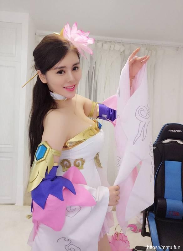 斗鱼七哥张琪格COS王者荣耀貂蝉不知火舞露娜