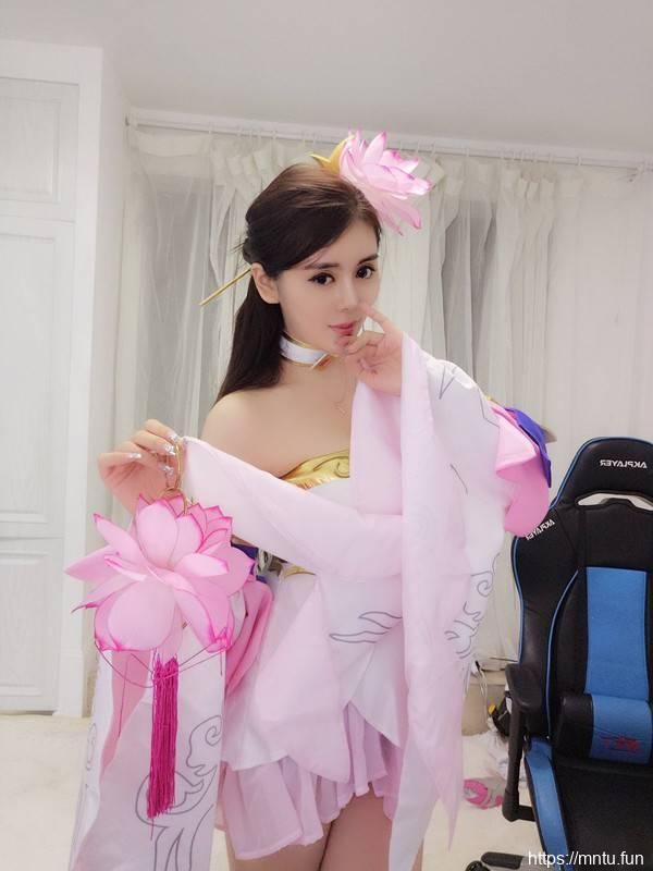 斗鱼七哥张琪格COS王者荣耀貂蝉不知火舞露娜