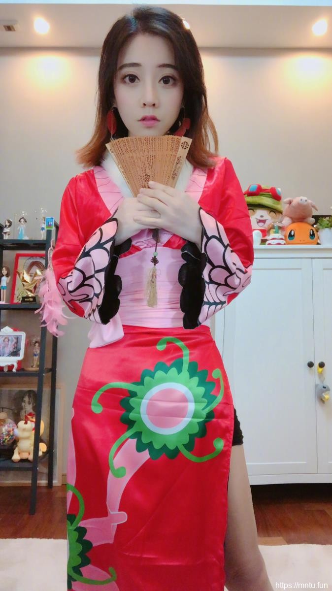 斗鱼TV美女主播冯提莫cosplay海贼王女帝波雅·汉库克