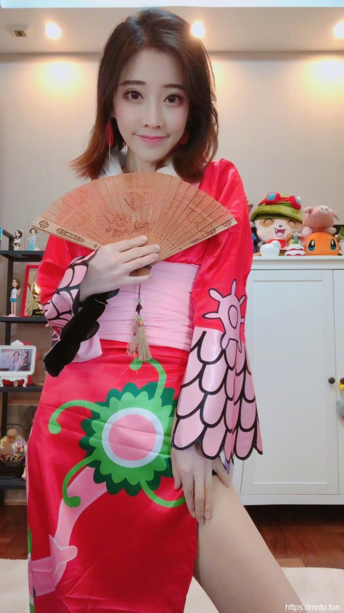 斗鱼TV美女主播冯提莫cosplay海贼王女帝波雅·汉库克