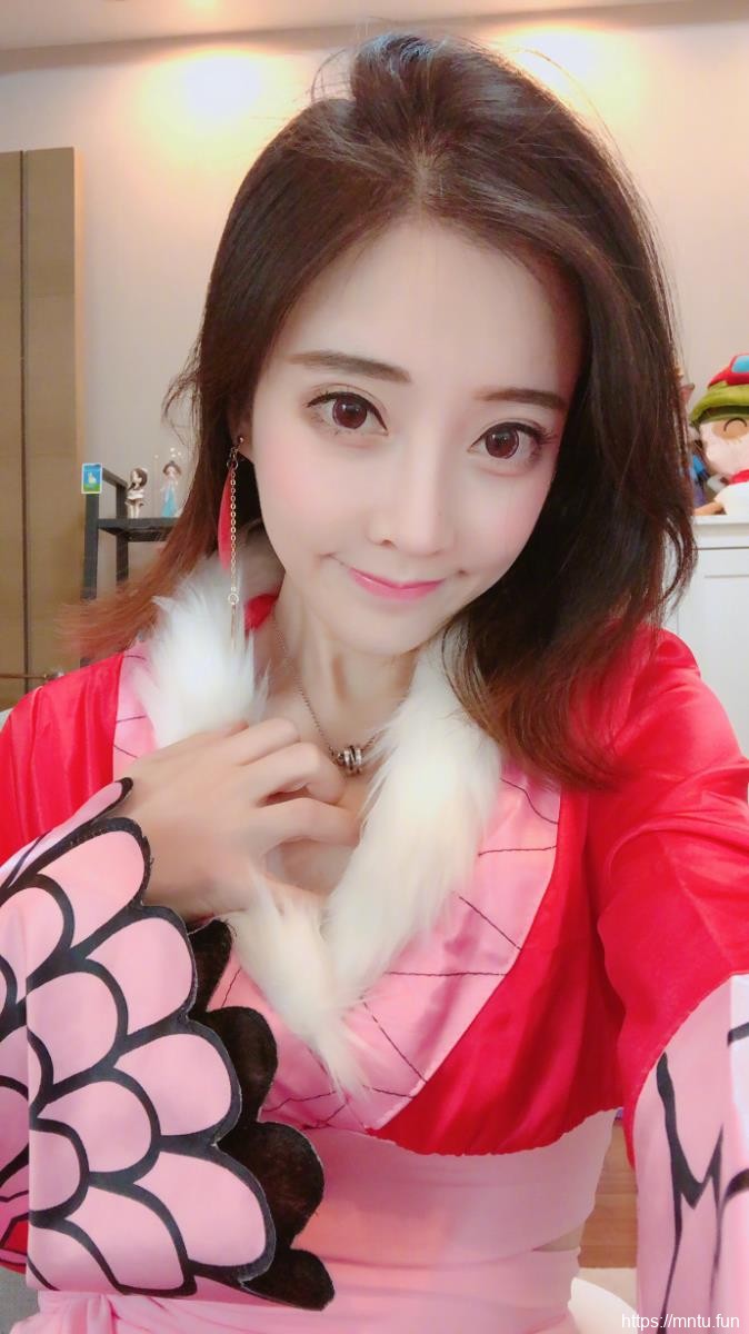 斗鱼TV美女主播冯提莫cosplay海贼王女帝波雅·汉库克