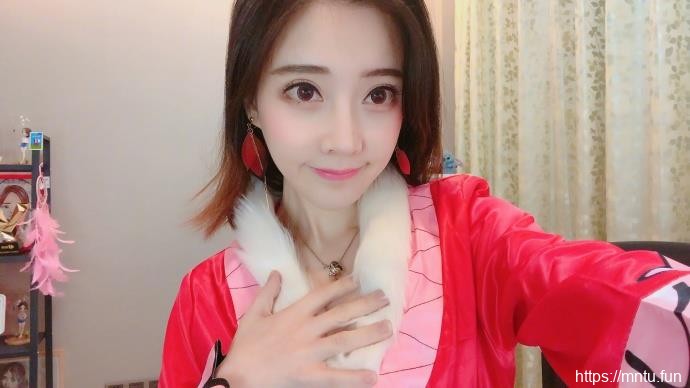 斗鱼TV美女主播冯提莫cosplay海贼王女帝波雅·汉库克