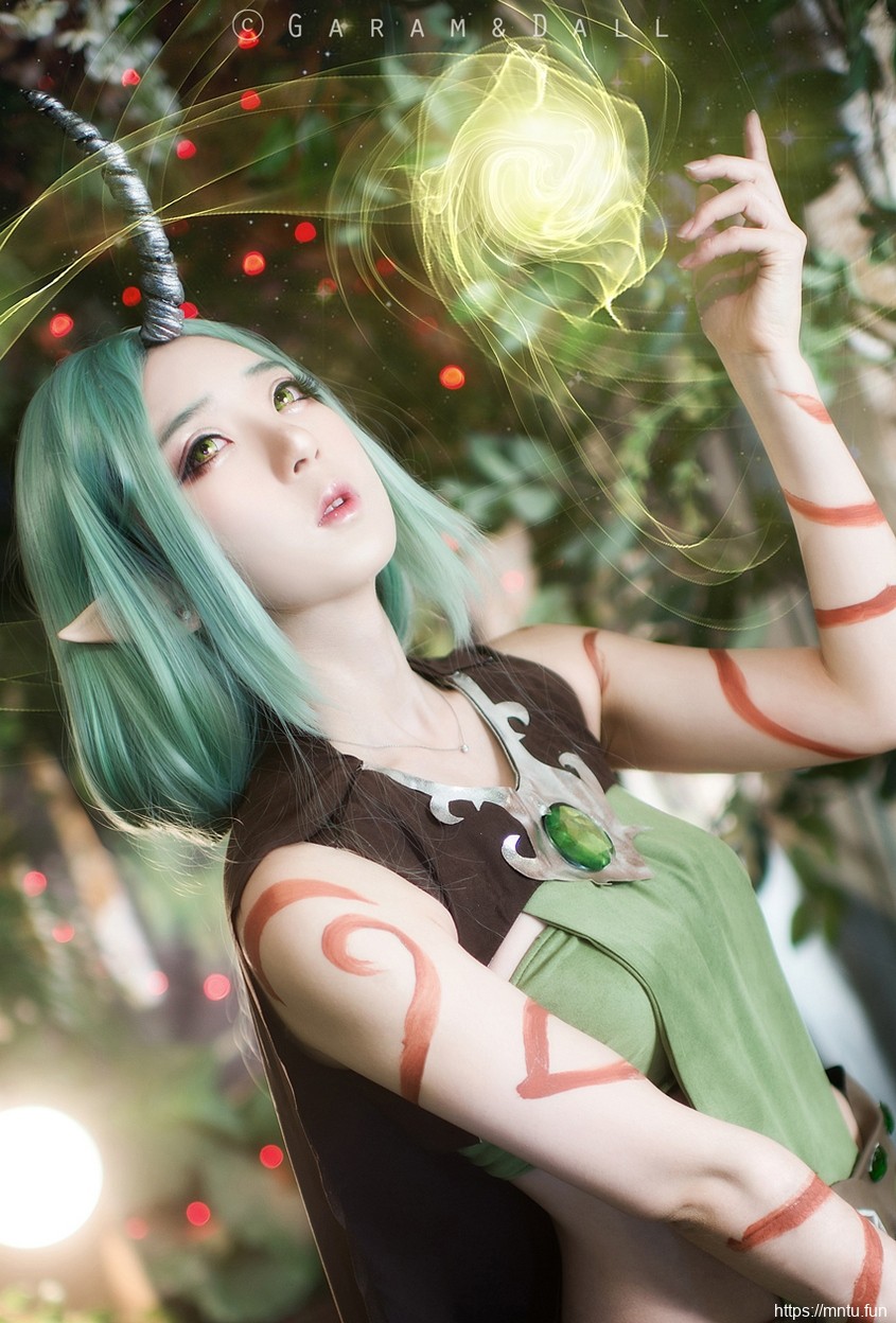 绝世美女Cosplay英雄联盟众星之子索拉卡