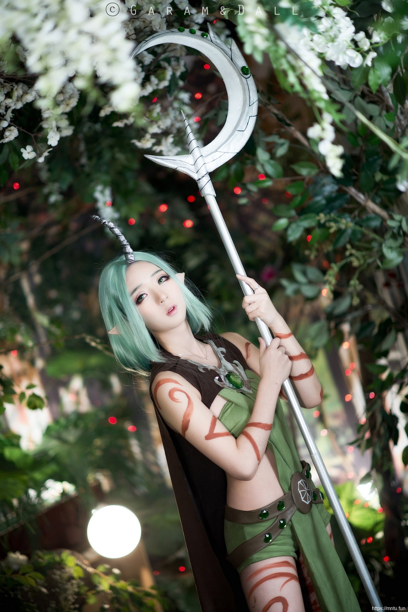 绝世美女Cosplay英雄联盟众星之子索拉卡