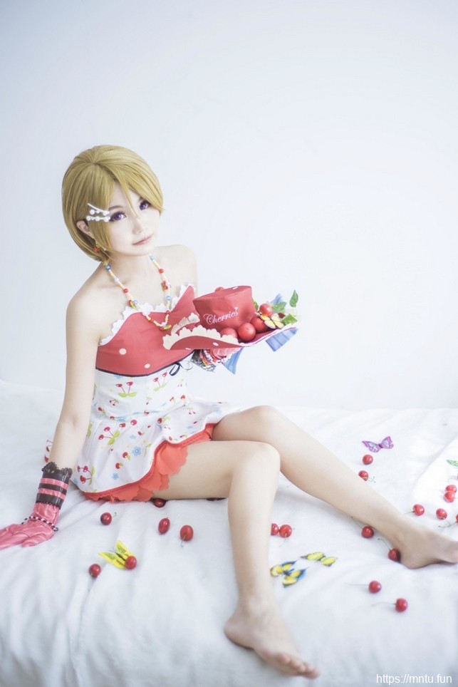 漂亮美女樱花装Cosplay小泉花阳非常迷人