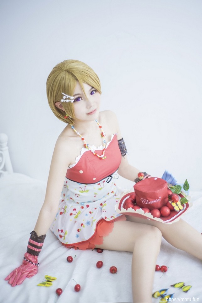 漂亮美女樱花装Cosplay小泉花阳非常迷人