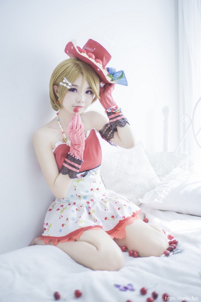 漂亮美女樱花装Cosplay小泉花阳非常迷人