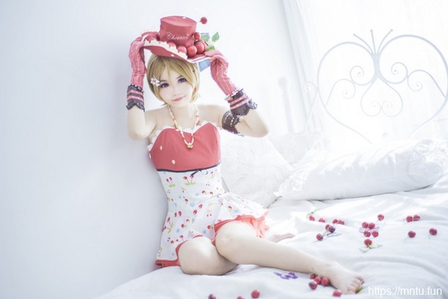 漂亮美女樱花装Cosplay小泉花阳非常迷人